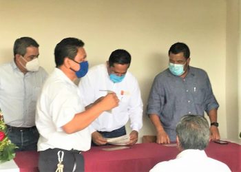 Entregan certificados de aptitud a choferes del transporte público