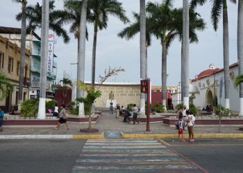 PARA PREVENIR ACCIDENTES, PC MUNICIPAL REALIZA AJUSTES EN ACORDONAMIENTO DEL PARQUE CENTRAL, DE LAS ETNIAS Y JUÁREZ