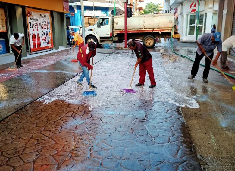 EL AYUNTAMIENTO DE TAPACHULA Y SECTOR EMPRESARIAL MEJORAN IMAGEN DEL CENTRO HISTÓRICO