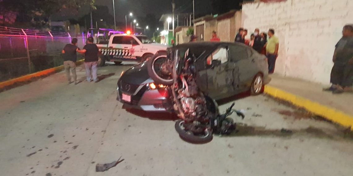 Un lesionado deja accidente entre una motocicleta y un vehículo