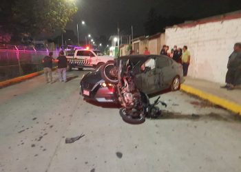 Un lesionado deja accidente entre una motocicleta y un vehículo