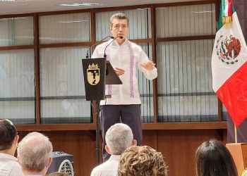 Gobernador asiste al Tercer Informe de Actividades del presidente de la CEDH