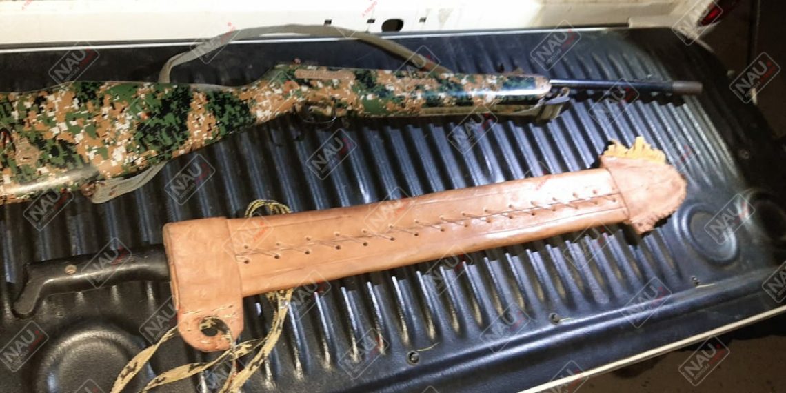 Golpeó a su pareja y la amenazaba con un machete y un rifle si lo denunciaba