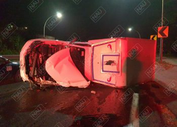 Vuelca carro cargado de marisco