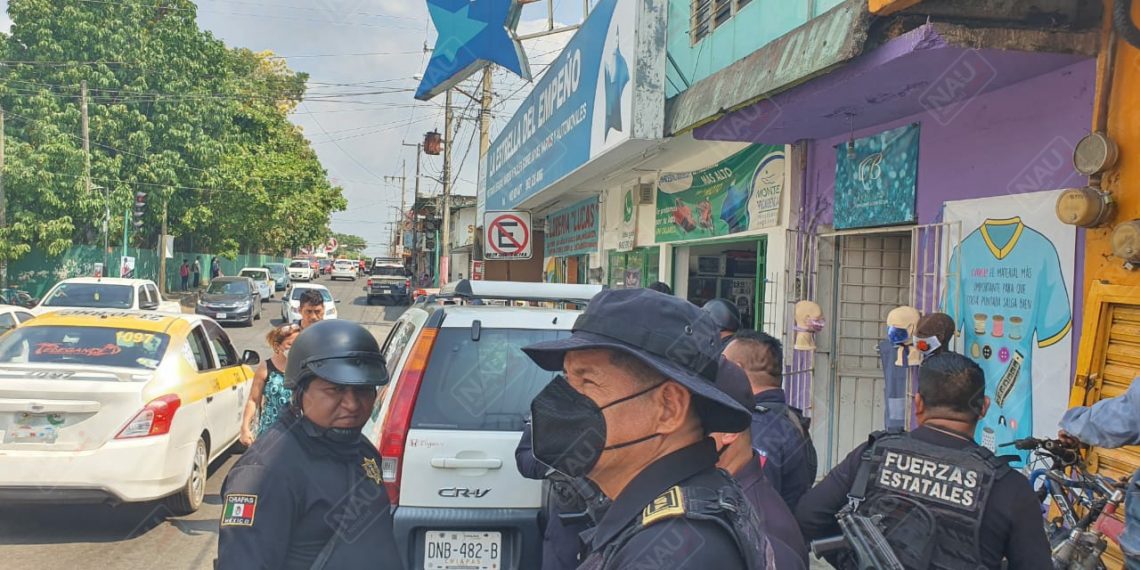 Acusan a un señor de llevarse una hielera de carnitas