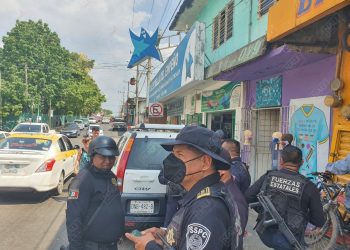 Acusan a un señor de llevarse una hielera de carnitas