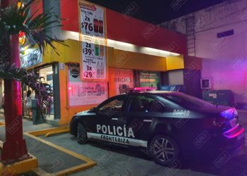 Delincuentes se robaron 12 latas de cerveza de Oxxo Reloj Floral
