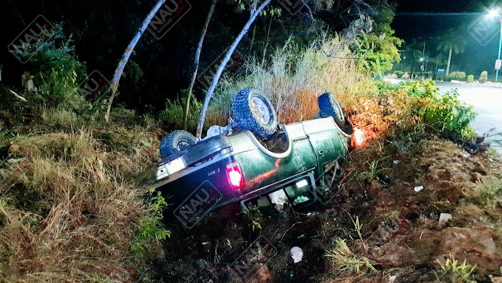 Dejan abandonada una camioneta con placas de Nayarit