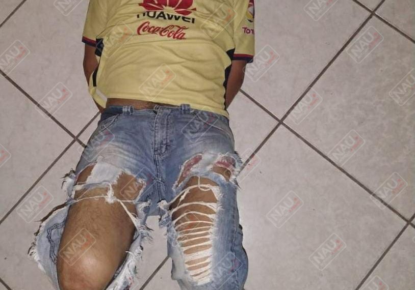 Ebrio chocó contra un taxi e intentó darse a la fuga