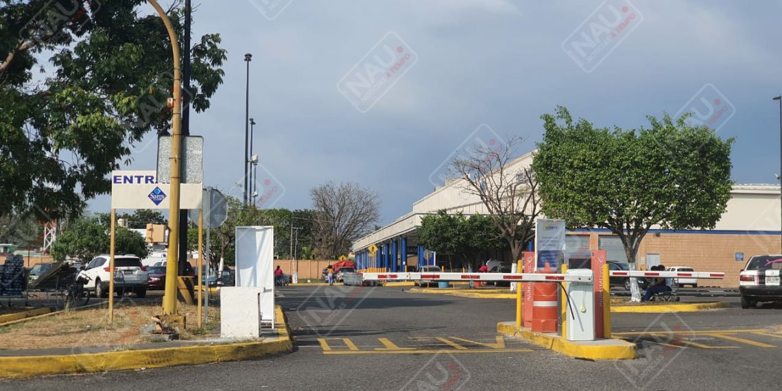 Roban más de 15 mil pesos de un vehículo