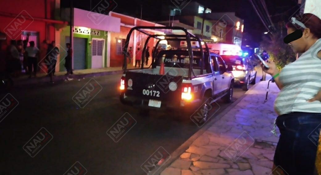 Tres sujetos asaltan tienda de abarrotes