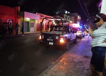 Tres sujetos asaltan tienda de abarrotes