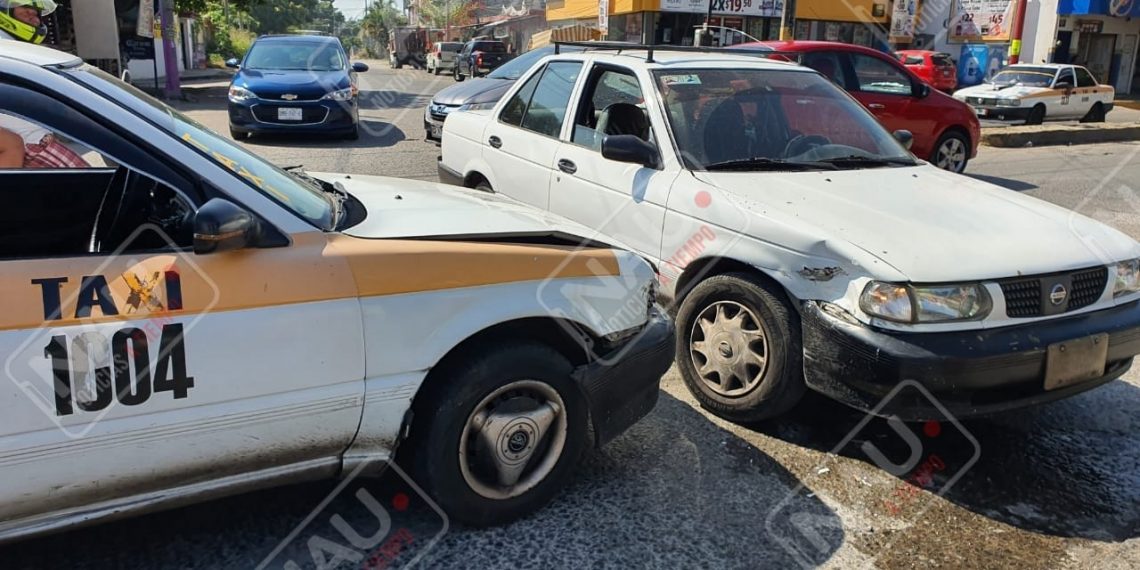 Vehículo particular hace corte de circulación a taxista