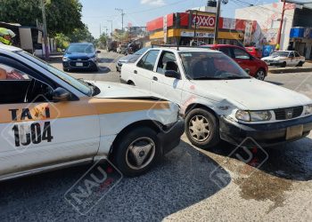 Vehículo particular hace corte de circulación a taxista