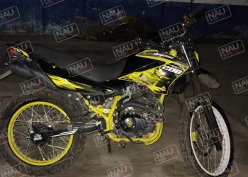 Abandonan motocicleta camino a la pita