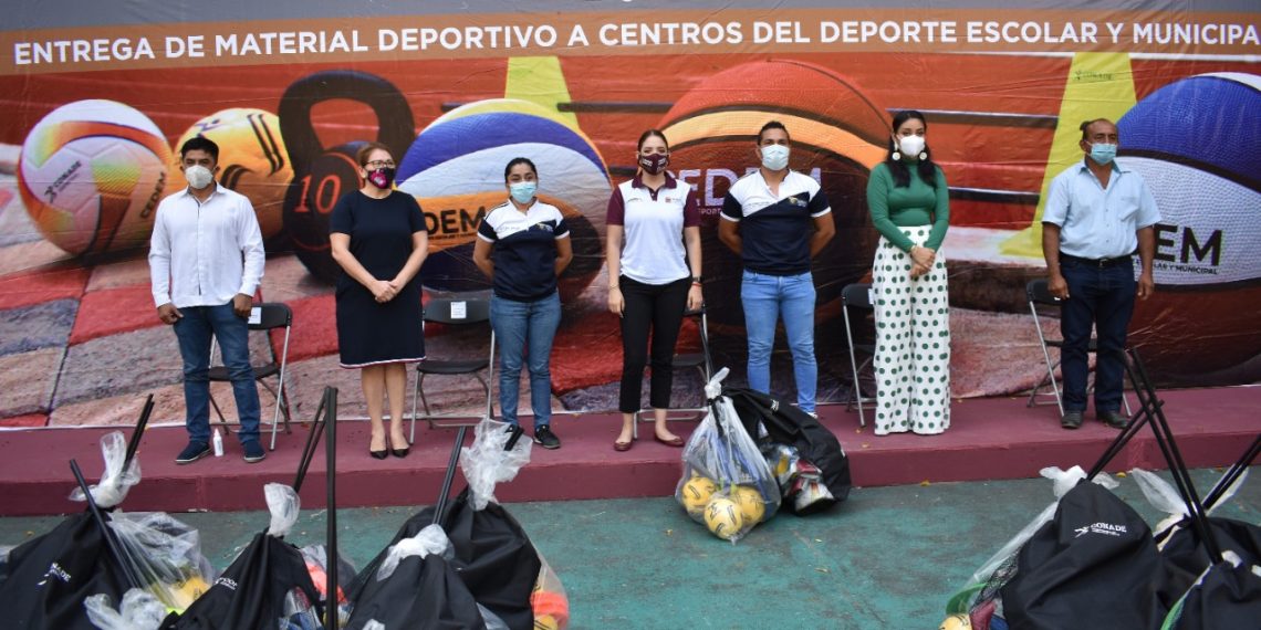 AYUNTAMIENTO RECIBE MATERIAL DEPORTIVO PARA CENTROS DEL DEPORTE ESCOLAR Y MUNICIPAL