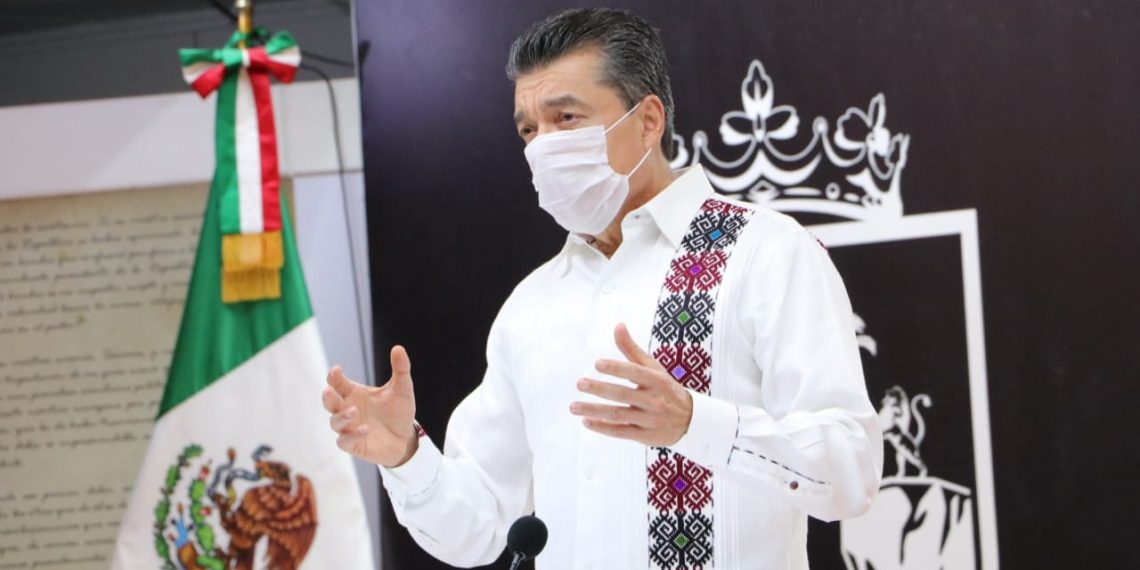 Continúa vacunación anti COVID-19 a población adulta mayor y al sector educativo en Chiapas