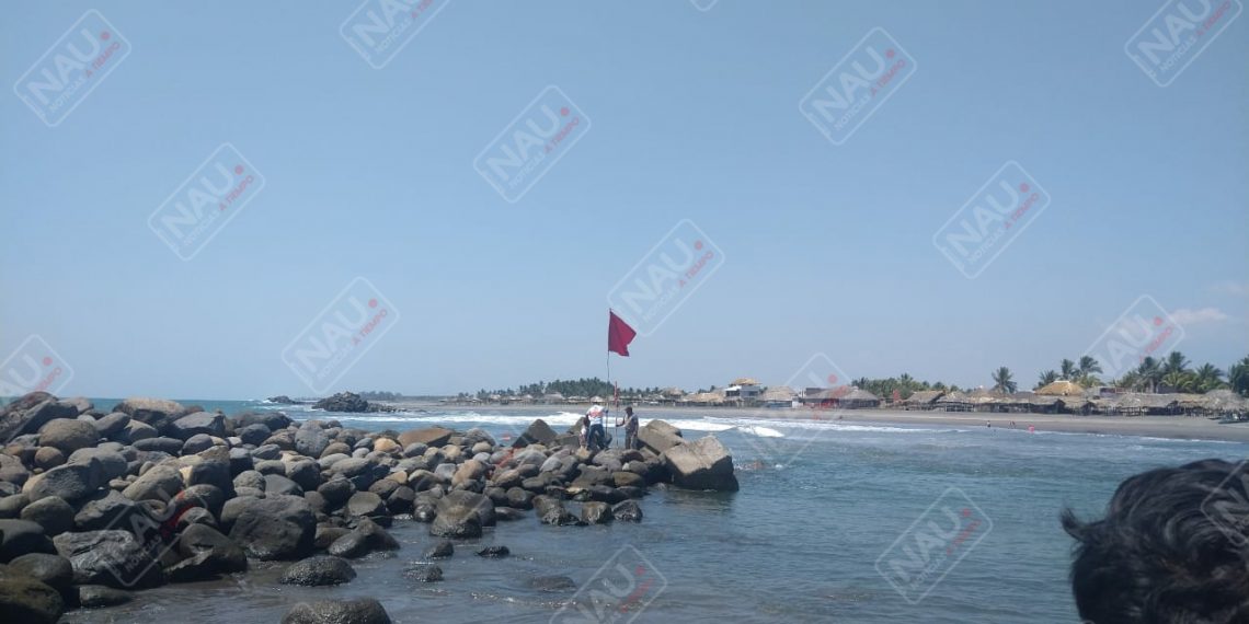 Rescata la Armada de México a tres personas que se estaban ahogando en Puerto Madero