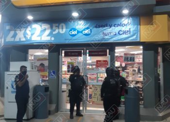 Asaltan tienda Oxxo del par vial