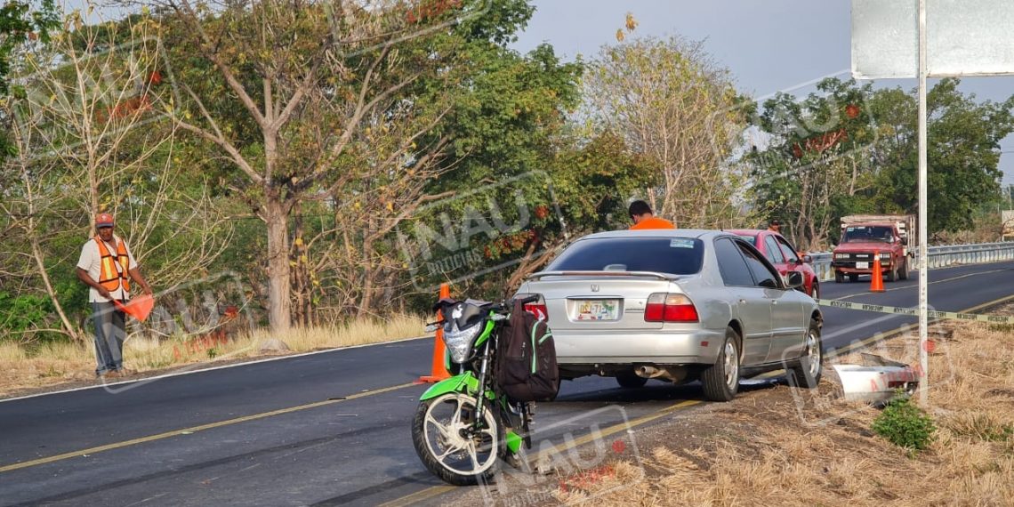 Vehículo impacta por alcance a motociclista en MAPASTEPEC