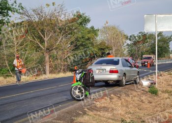 Vehículo impacta por alcance a motociclista en MAPASTEPEC