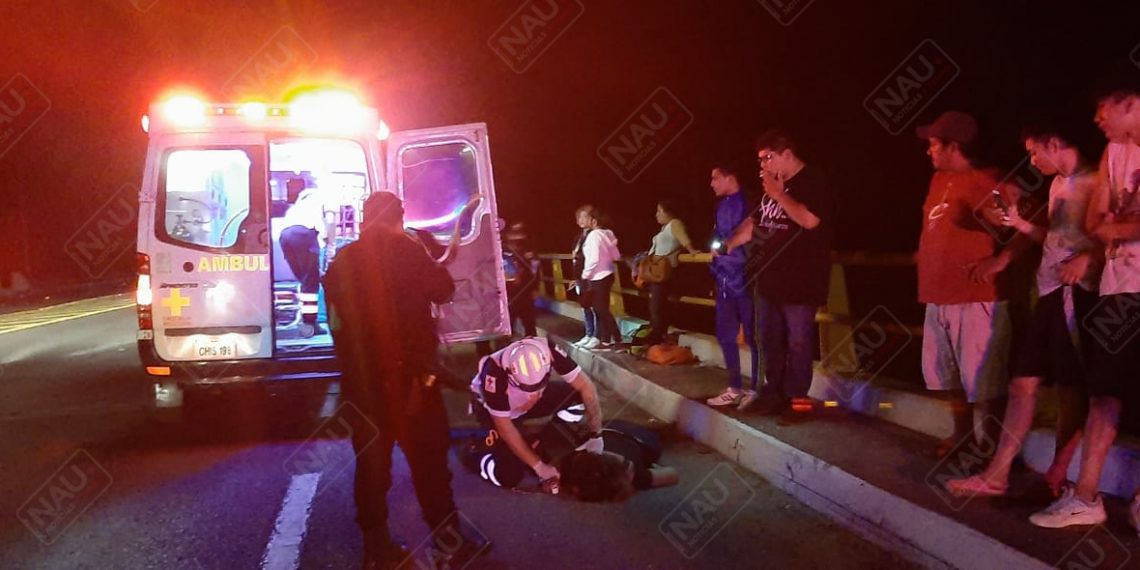 Entre la vida y la muerte luego de ser atropellada en el Puente Cahoacán