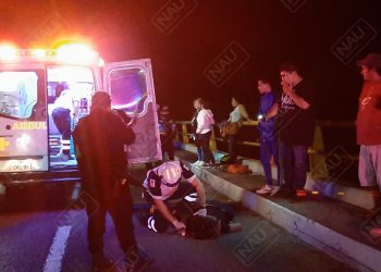 Entre la vida y la muerte luego de ser atropellada en el Puente Cahoacán