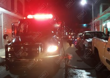 Bomberos controlan incendio en el interior de un bar