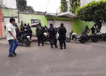 Invitó a un amigo a su casa y lo amarró