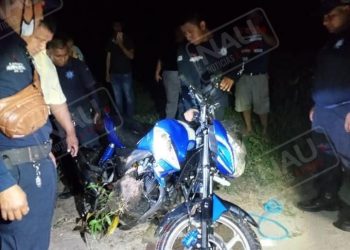 Muere motociclista al caer a un canal de agua en Huehuetán