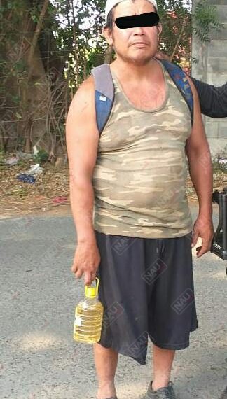 Moría por una botella de licor y amenazó a la empleada de Oxxo