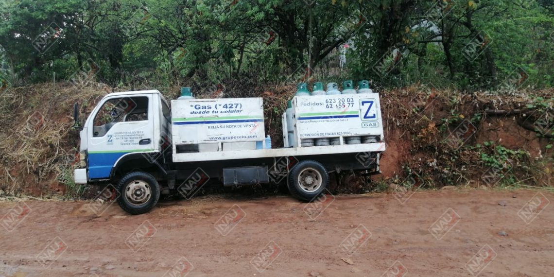 Le fallaron los frenos y se salió de la carretera