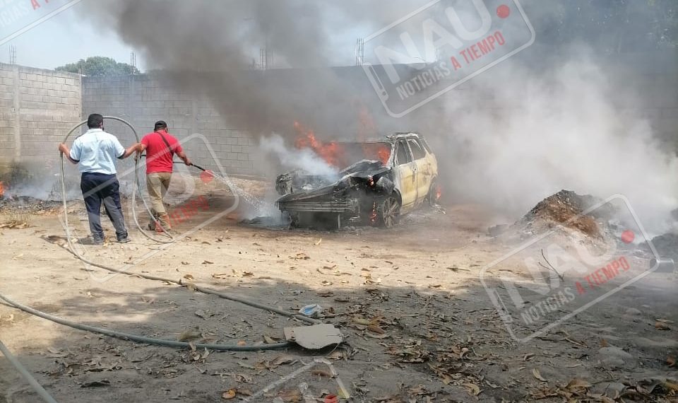 Se incendia vehículo en Suchiate