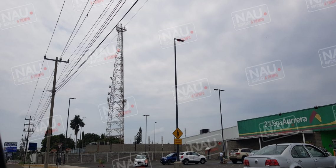 Roban en un vehículo en Bodega Aurrerá del Libramiento poniente