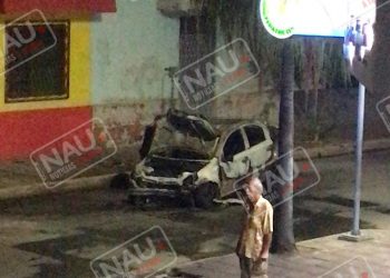 Vehículo Aveo se incendio tras chocar contra otro vehículo