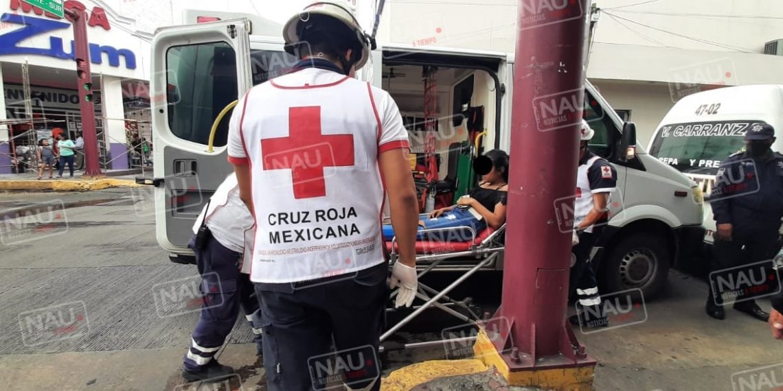 Mujer resulta lesionada al ser atropellada por una combi de pasaje