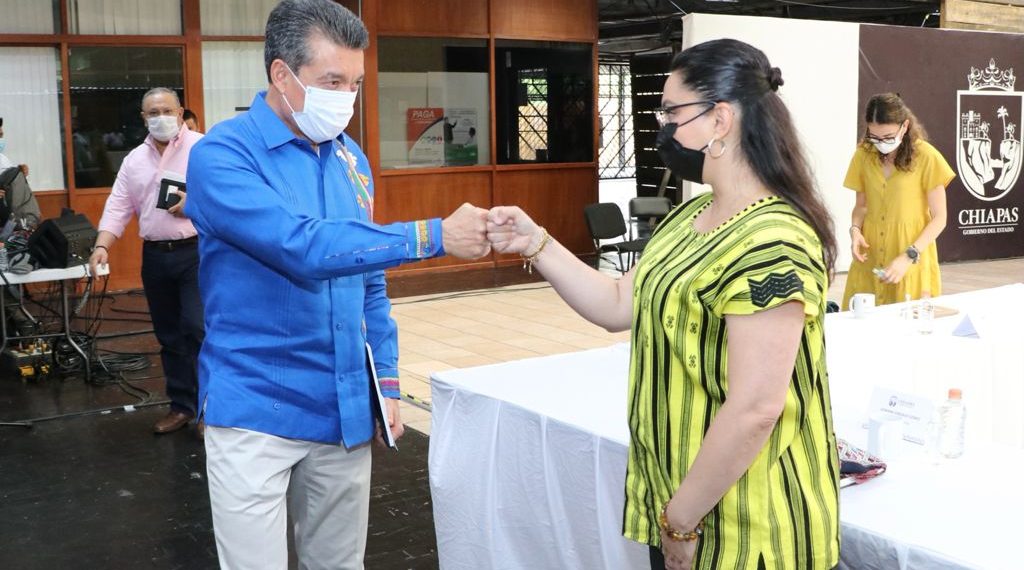 Reconocen a escuelas que regresan a clases presenciales bajo consenso de madres, padres y docentes