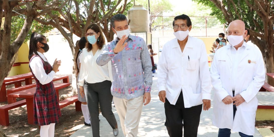 Gracias a consenso entre madres, padres, docentes y directivos, más escuelas regresan a clases