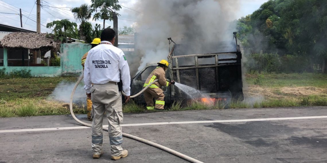 ATIENDE PC DE TAPACHULA INCENDIO DE VEHICULO DE CANDIDATA DE RSP