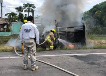 ATIENDE PC DE TAPACHULA INCENDIO DE VEHICULO DE CANDIDATA DE RSP