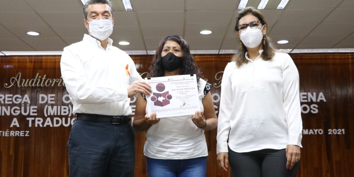 Entregan certificados a educandos que concluyeron educación básica en Modelo Indígena Bilingüe