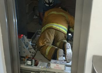RESCATA PC A CUATRO PERSONAS ATRAPADAS EN UN ELEVADOR