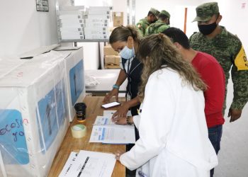 Llegan a Chiapas 73 mil 400 vacunas anti COVID-19 de AstraZeneca
