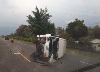 Tres lesionados deja volcadura