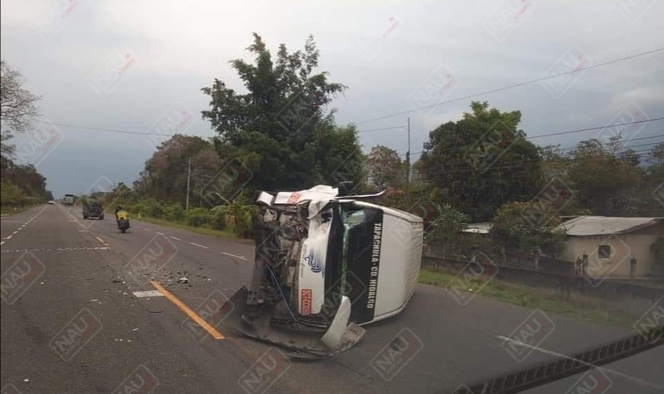 Tres lesionados deja volcadura