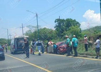 Vuelca carro en Pijijiapan