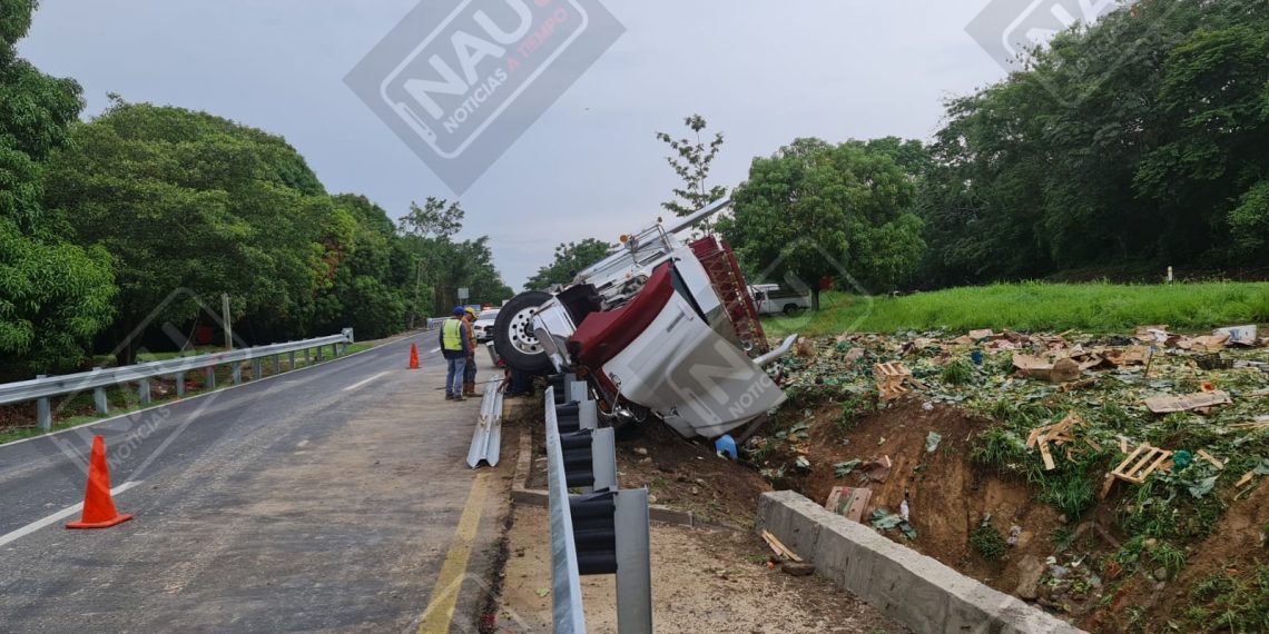 Daños por más de 400 mil pesos deja accidente en la carretera Costera