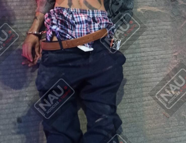 Integrante de la Barrio 18 se enfrenta con policía municipal después de asaltar una tortillería