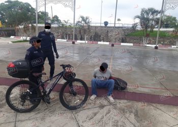 Salvadoreño fumaba marihuana en el parque Malecón