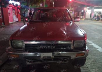 Una persona lesionada deja choque de camioneta y motocicleta